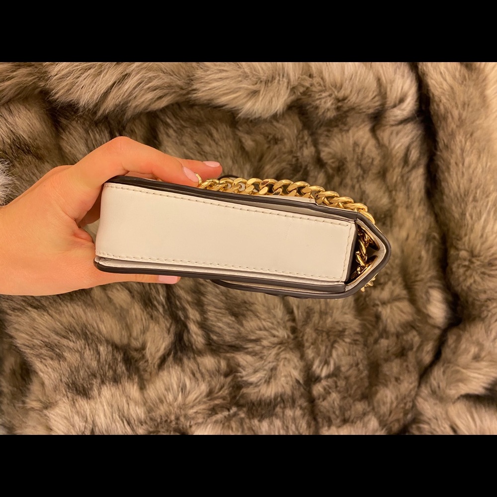 Michael Kors bag. - Picture 4 of 6